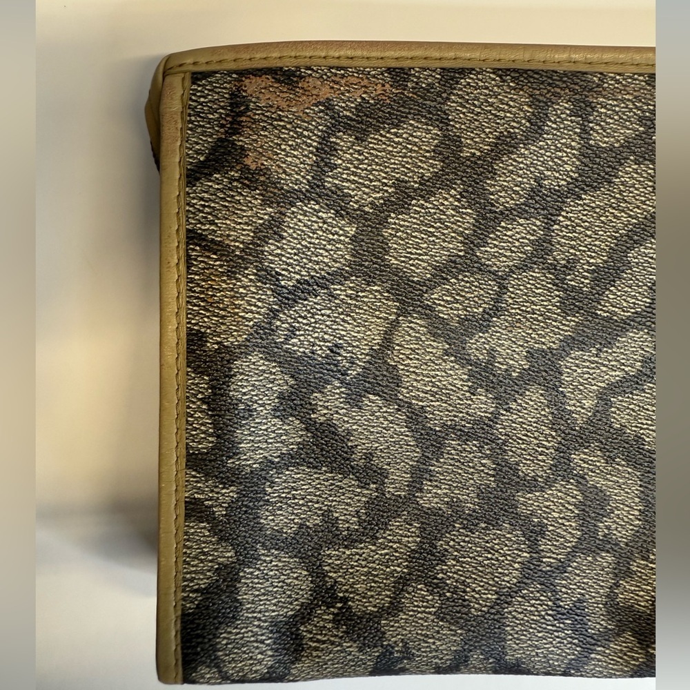YSL Vintage Clutch in Iconic Giraffe Print - Picture 3 of 13